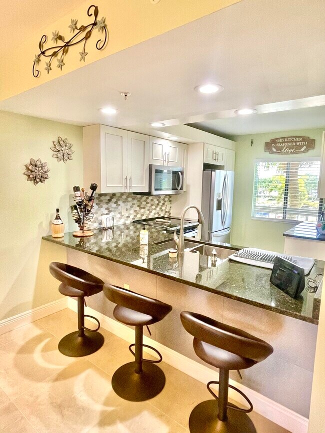Building Photo - 1701 Marina Isle Way