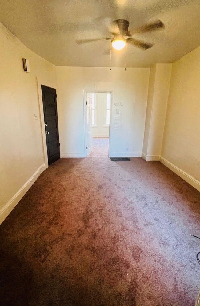 Foto del edificio - 1st Floor 1 Bedroom Yard Near Farquhar Park York City SD