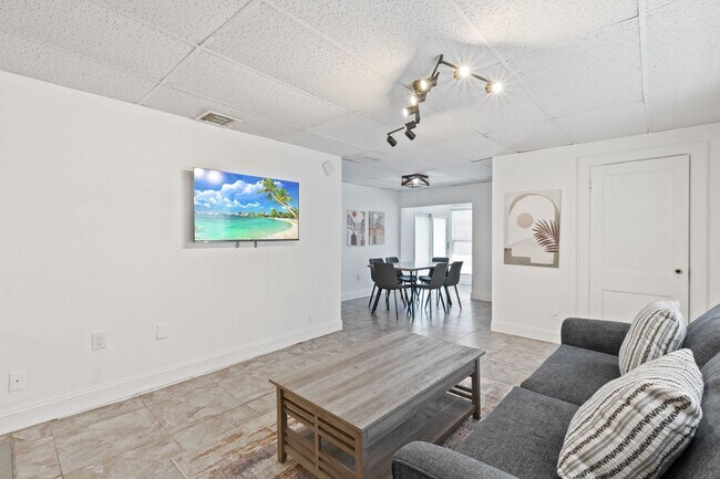 Foto del edificio - Charming 2-Bedroom Single-Family Home with...