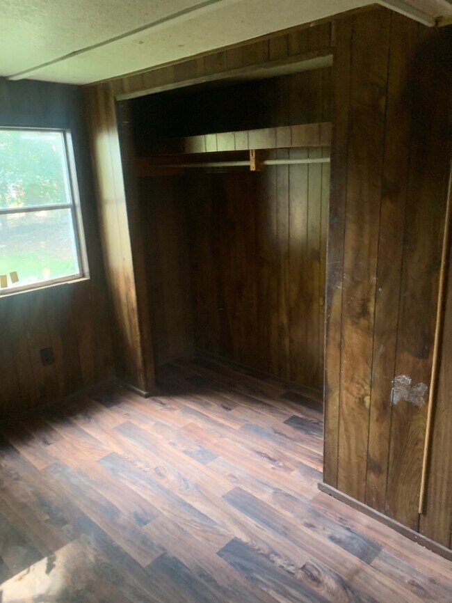 Building Photo - House in Laurens
