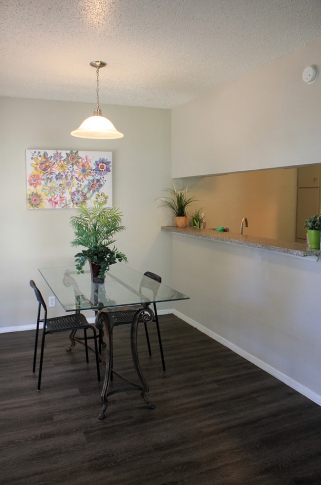 Interior Photo - Retreat at 2818