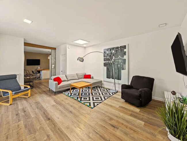 Building Photo - 2125 Rue Harmony