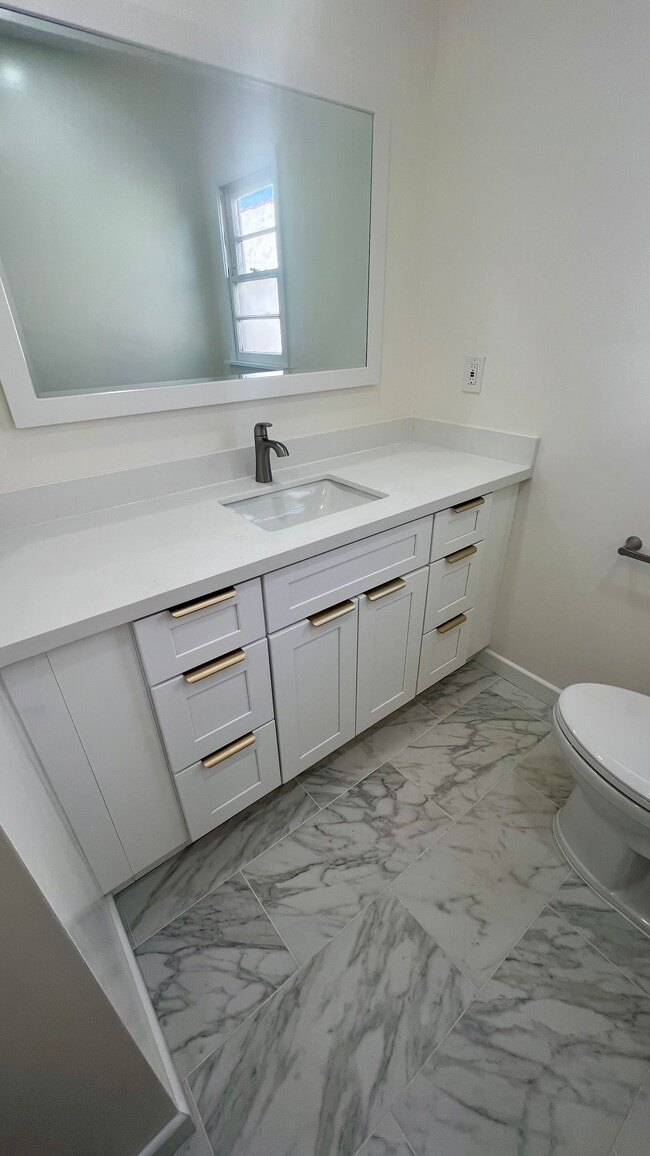 Foto del edificio - 808 Alandele Ave