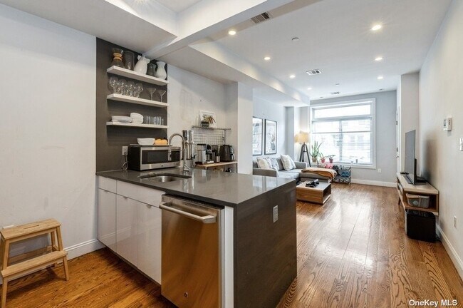 Foto del edificio - 740 Evergreen Ave