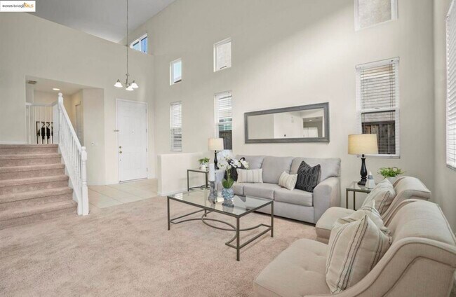 Foto del edificio - 2451 Aberdeen Ln