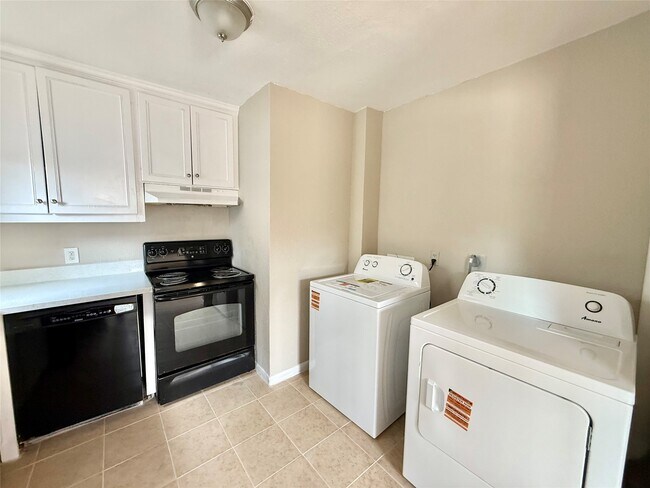 Building Photo - 3914 Hoffman St