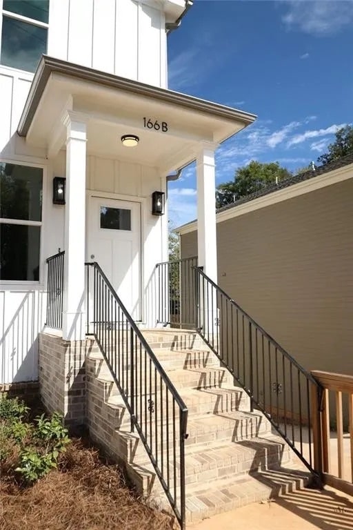 Front of townhome - 166 Vanira Ave SE