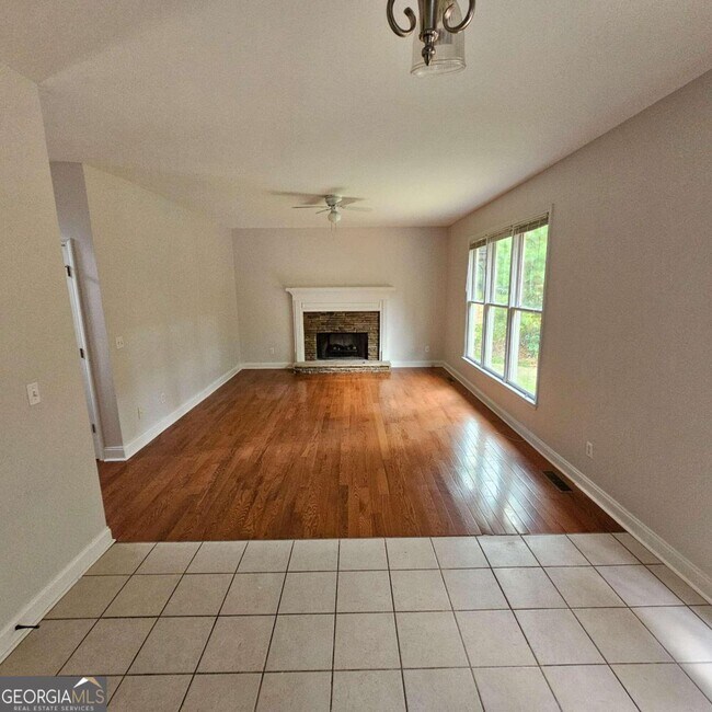 Foto del edificio - 6141 Long Shore Dr