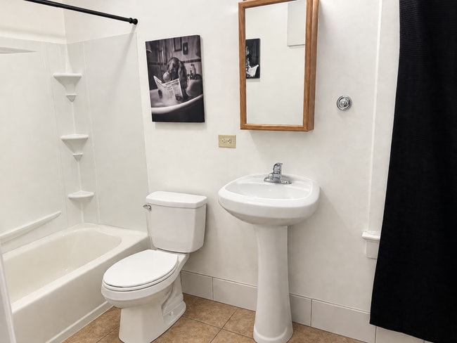 Baño - 22 1/2 Union Ave