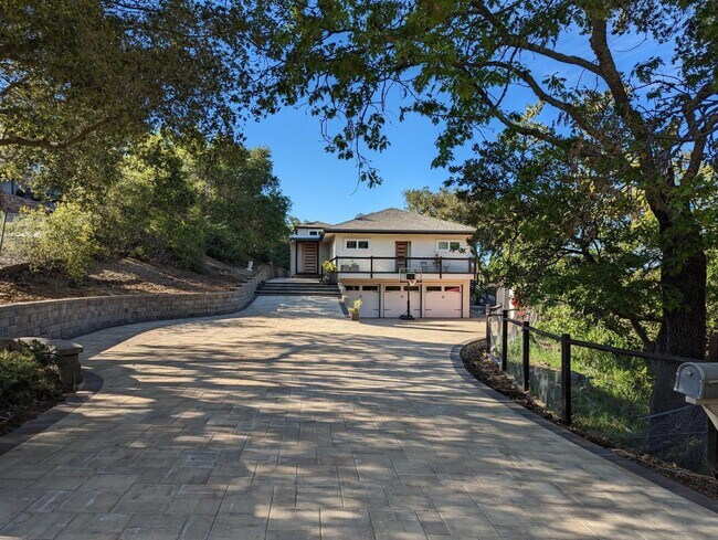 Building Photo - 21327 Canyon View Dr