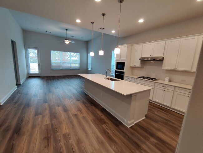 Building Photo - 600 C-Bar Ranch Trl