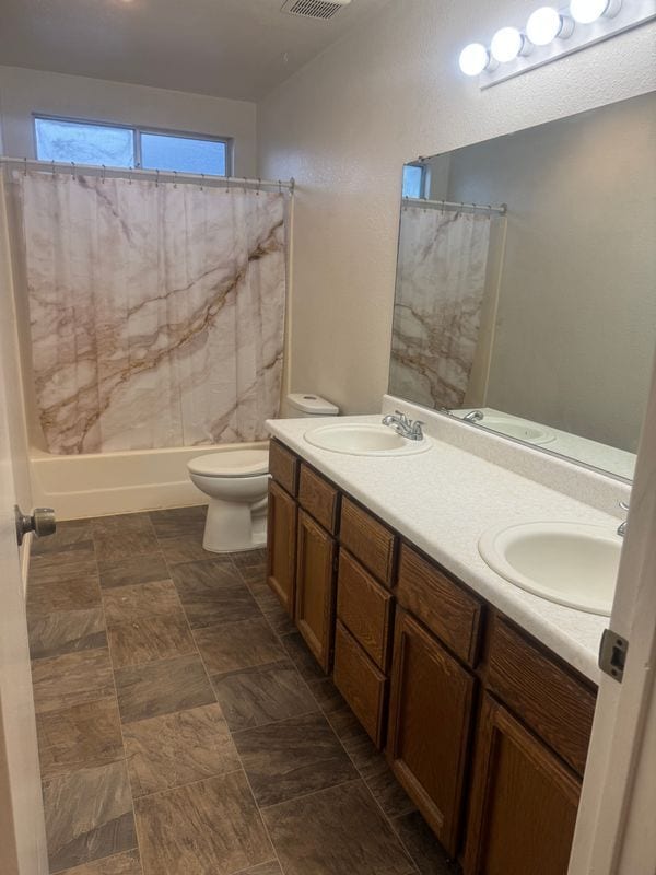 Building Photo - 2525 Capella St