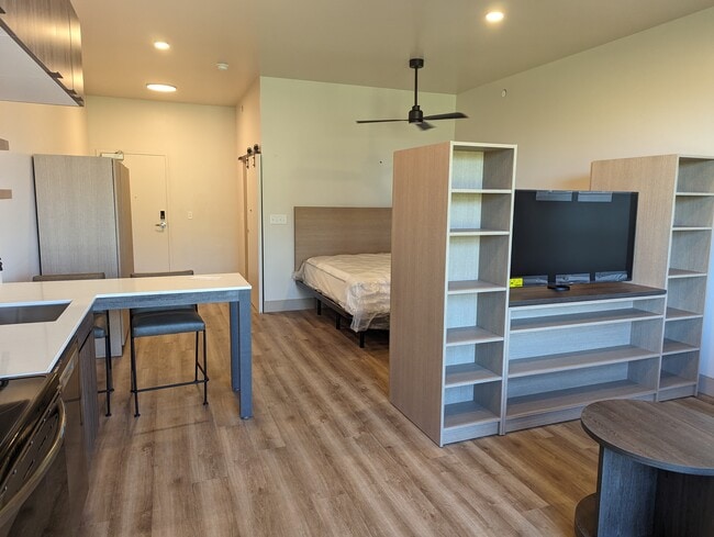 Building Photo - 107 E Little Ave