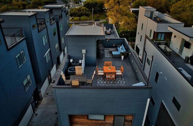 Foto del edificio - 2718 Delaware Ave