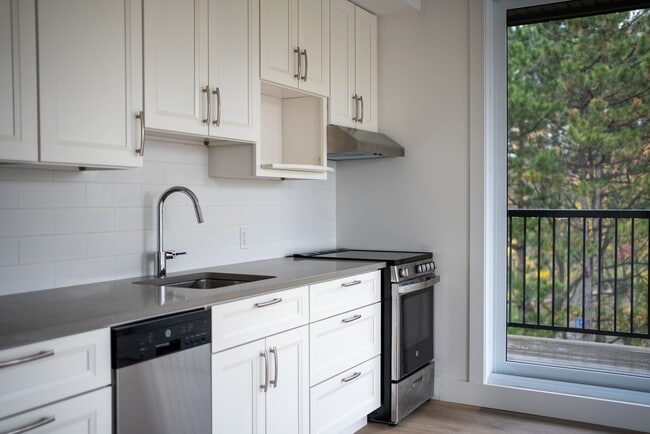 Building Photo - 841 Grenon Ave