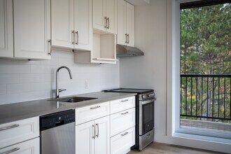 Building Photo - 841 Grenon Ave