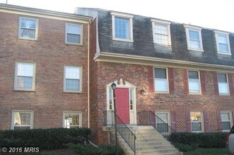 Building Photo - 6036 Westchester Park Dr