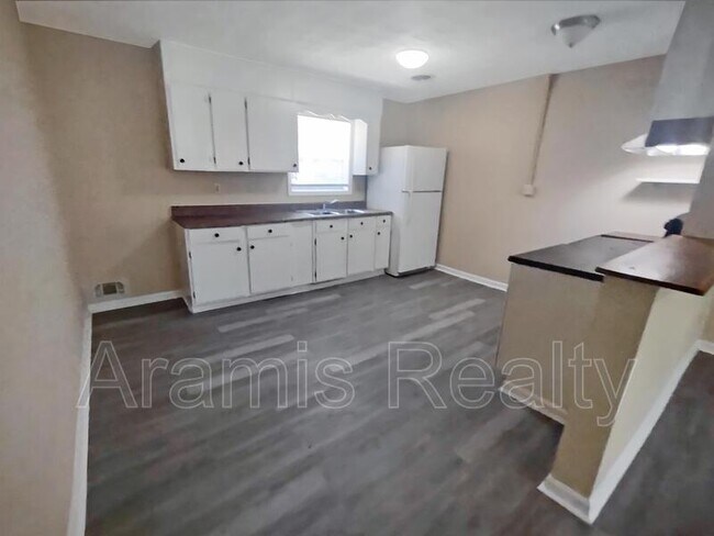 Foto del edificio - 7479 Westlake Dr