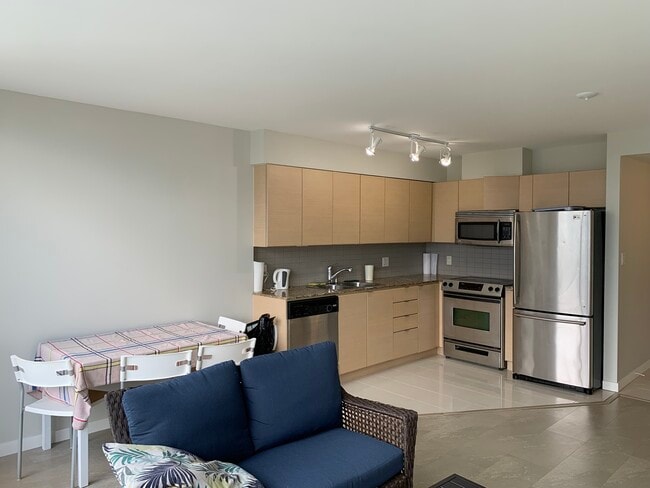 Building Photo - 13618 100 Av