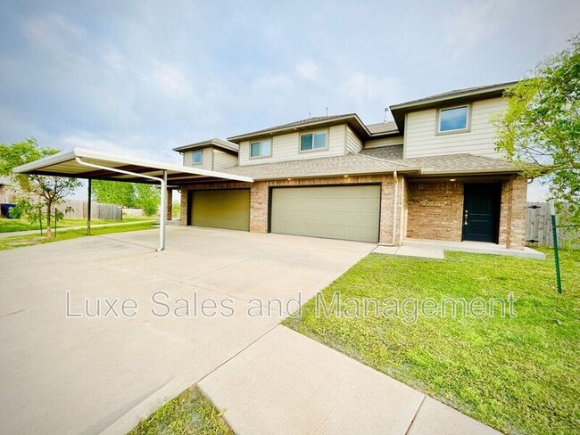 Building Photo - 8806 SW 45th St