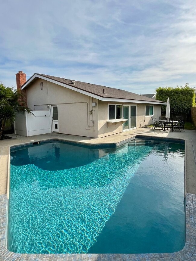 Building Photo - Charming 3 Bedroom, 2 Bath Single Family Home for rent in Seal Beach, CA!