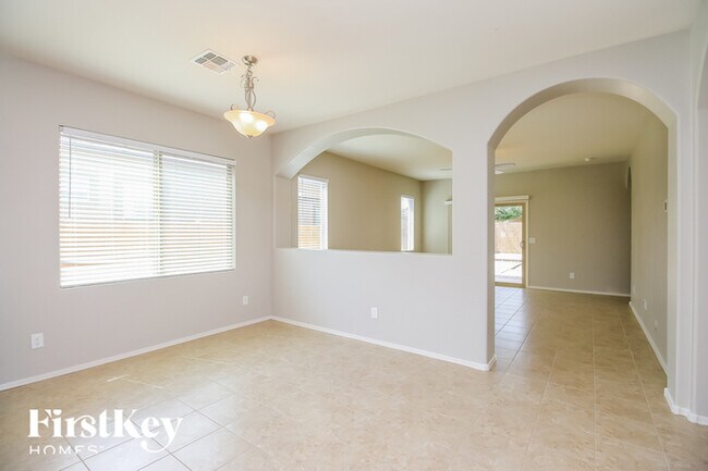 Building Photo - 840 East Gold Dust Way