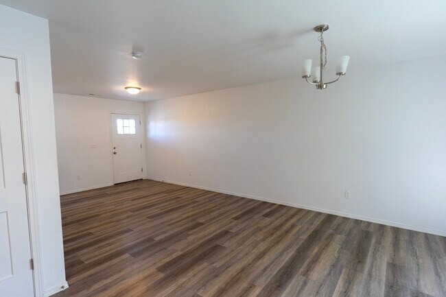 Building Photo - 2829 W Marina Dr