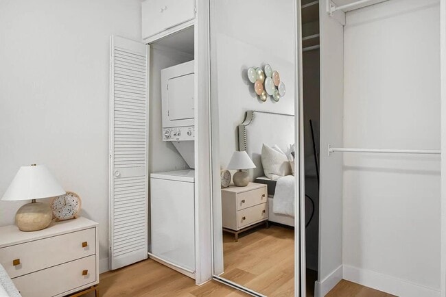 Building Photo - 280 Easy St