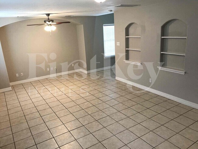 Foto del edificio - 214 N Native Ln