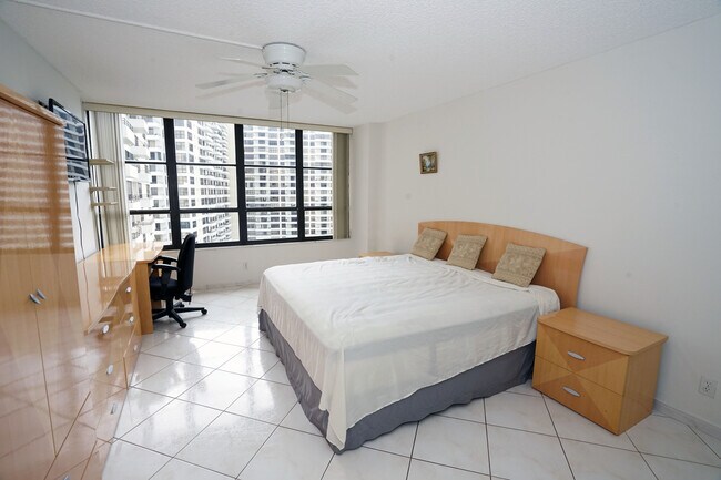 Foto del edificio - 600 Three Islands Blvd