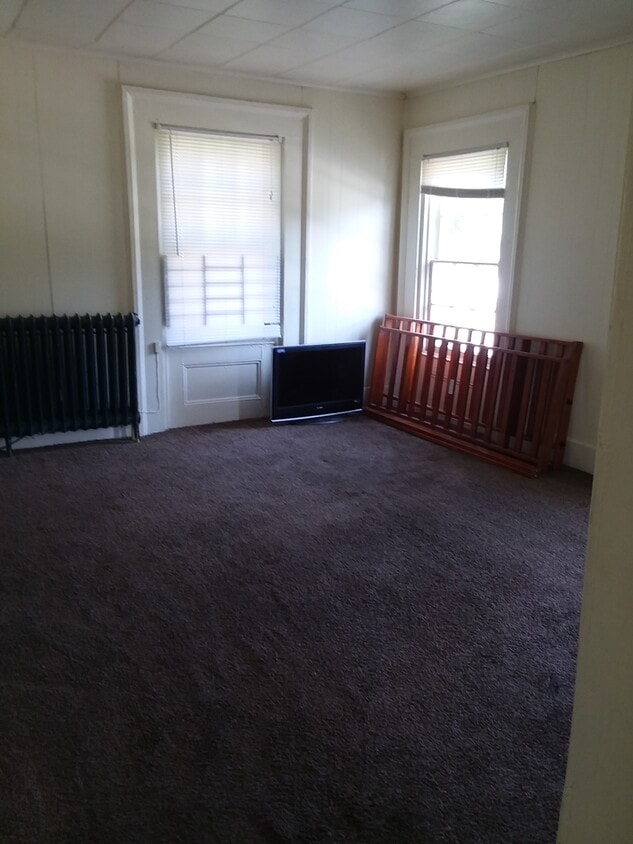Living - 32 Hamilton St