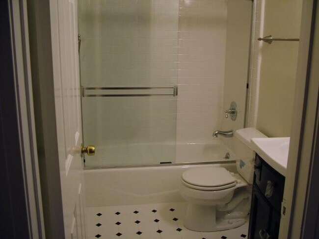 Building Photo - 3 bedroom in San Francisco CA 94118