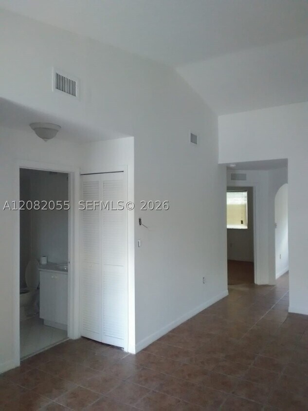 Foto del edificio - 2910 SE 13th Rd