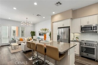 Building Photo - 231 Elm Ave