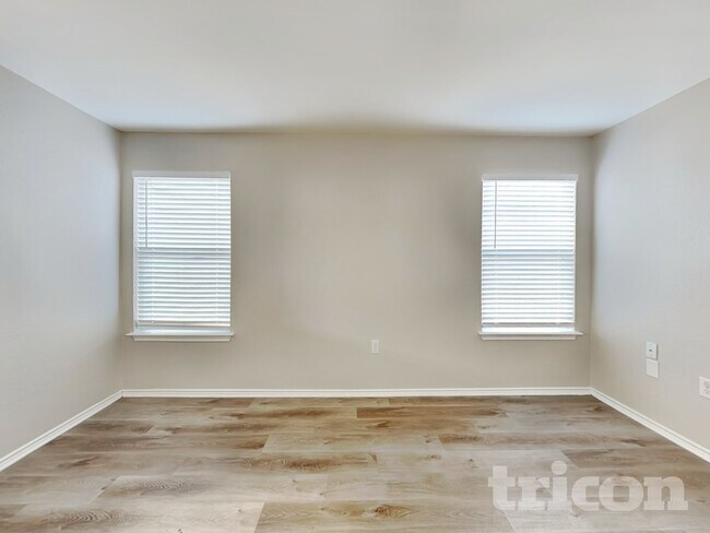 Foto del edificio - 6323 Cougar Village