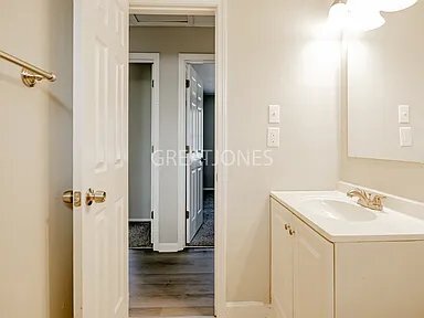 Foto del edificio - 47 Thurgood Marshall Rd