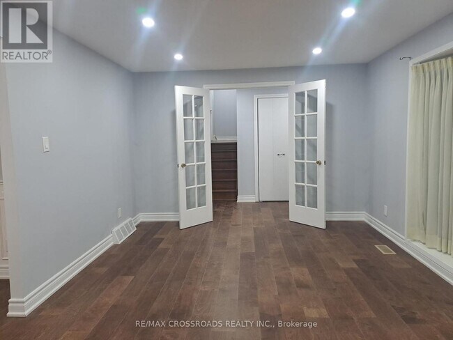 Building Photo - 185 Appalachian Crescent