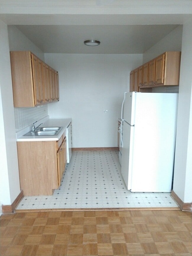 Building Photo - 1263 W Pratt Blvd