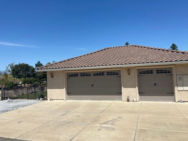 Foto del edificio - 22263 Oleander Ave