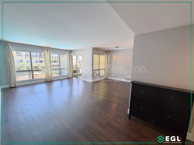 Foto del edificio - 6275 Canterbury Dr