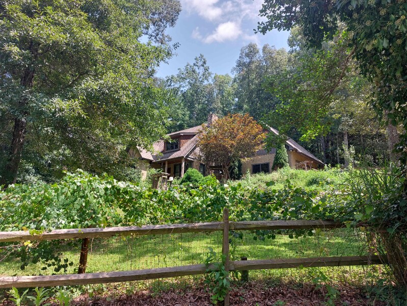 Foto principal - 33 Hoyt Rd
