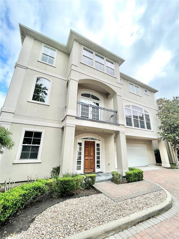 Building Photo - 2632 Wroxton Rd