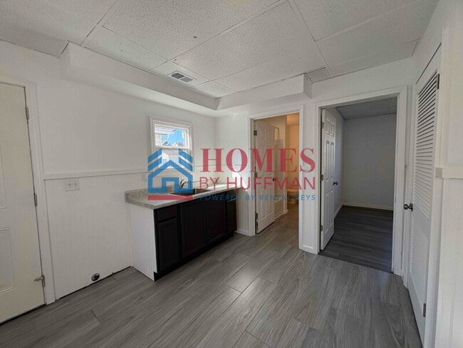 Foto del edificio - Three Bedroom House | Move in Special