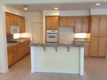 Building Photo - 409 Deerhill Dr