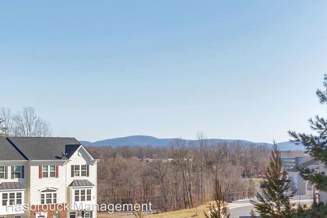 Building Photo - 4 br, 3.5 bath House - 4605 Briarwood Drive