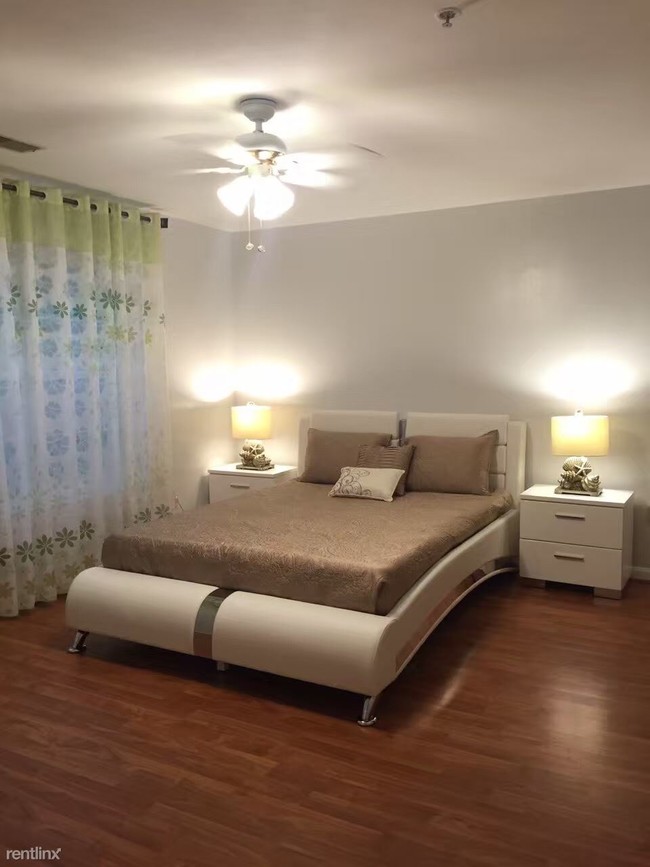 Foto del edificio - 115 Timberbrook Ln