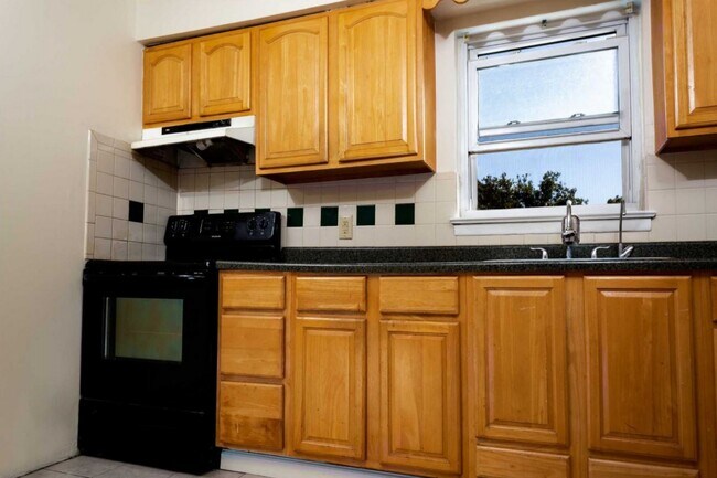 Building Photo - 12-14 Burdette Ct