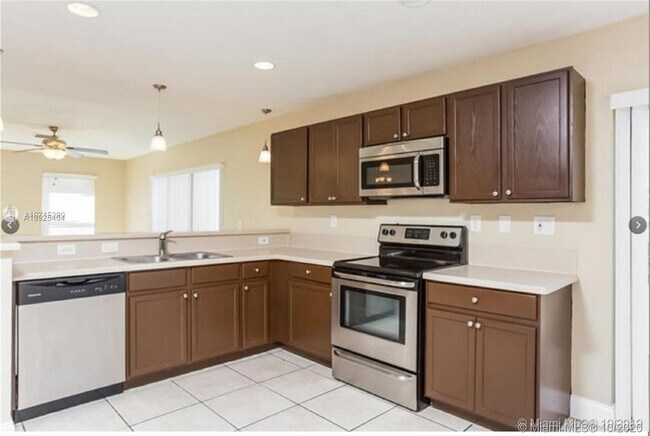 Building Photo - 2314 SW 135th Ave