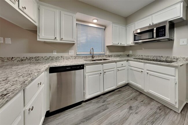 Building Photo - 3627 Chapel Square Dr