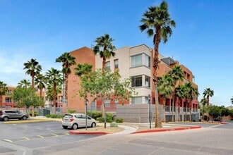 Building Photo - 71 E Agate Ave